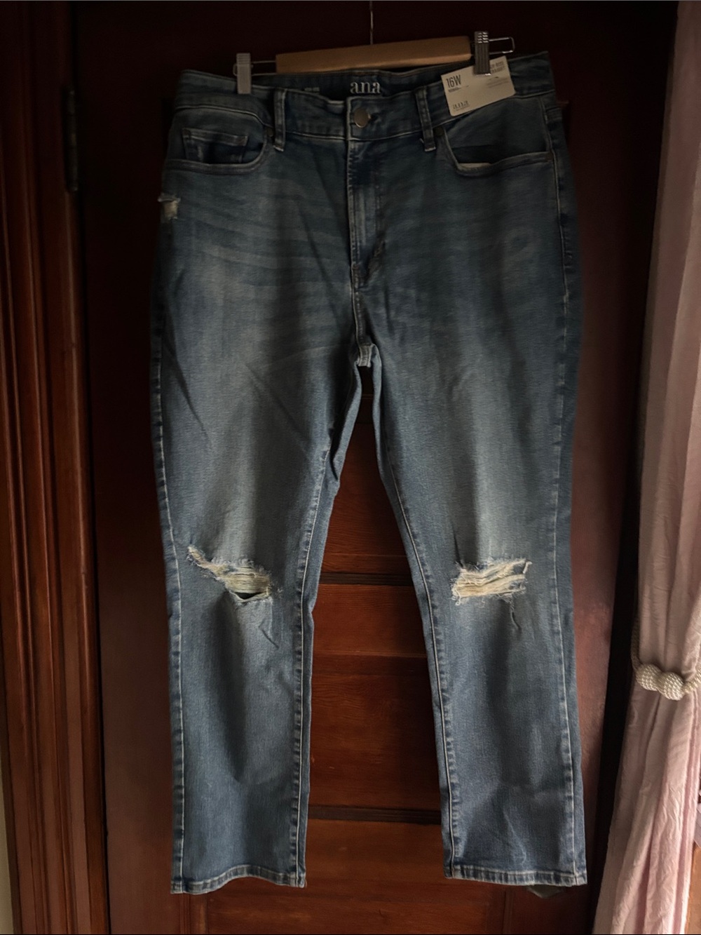 a.n.a  women’s Light Blue Slim Straight Distressed Jeans